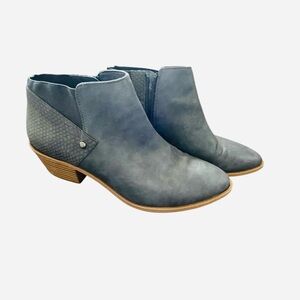 Simply Vera Vera Wang Navy Heeled Ankle Booties - 9